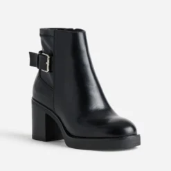 Boots noir décor bride