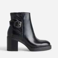 Boots noir décor bride