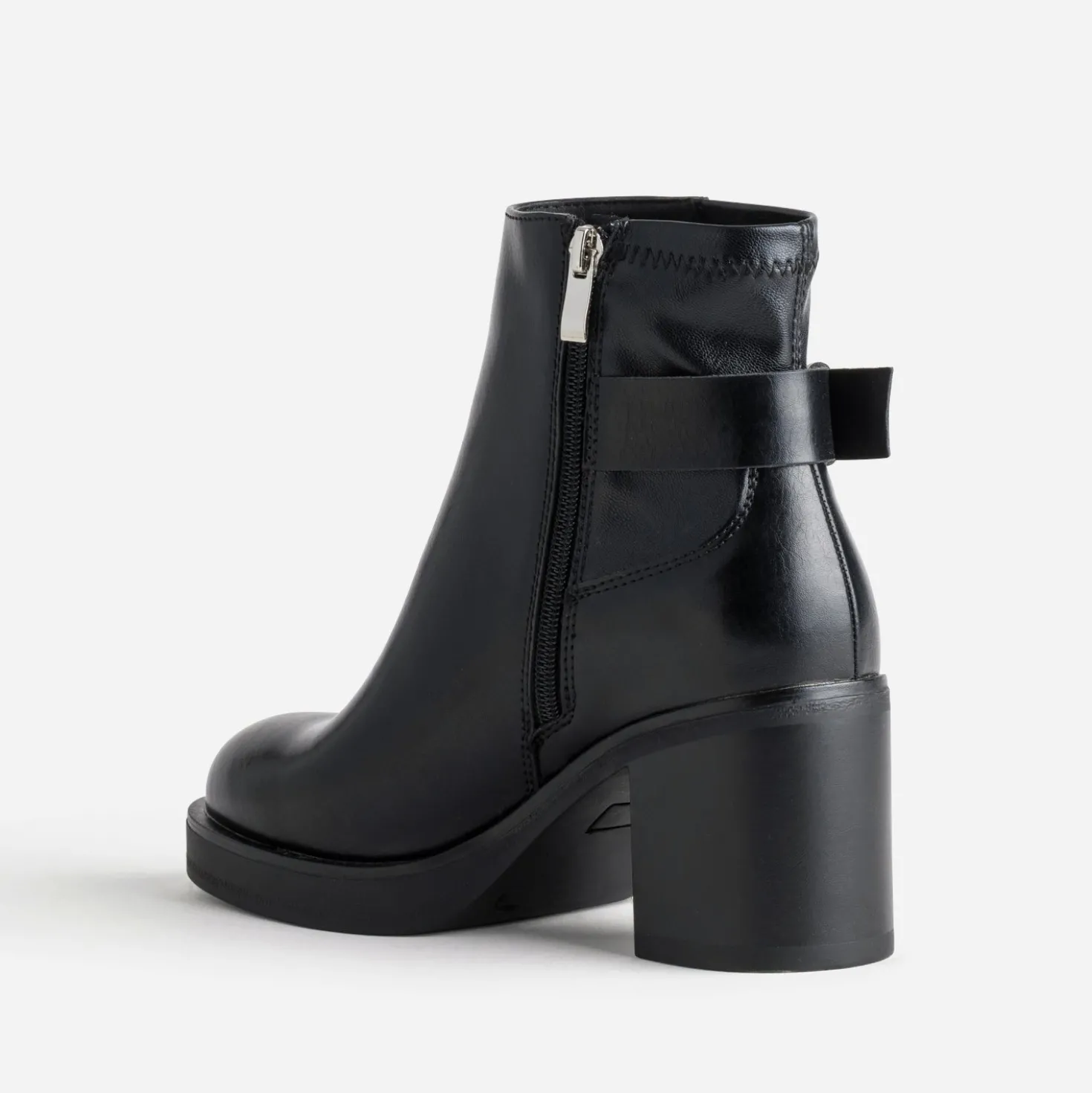Boots noir décor bride