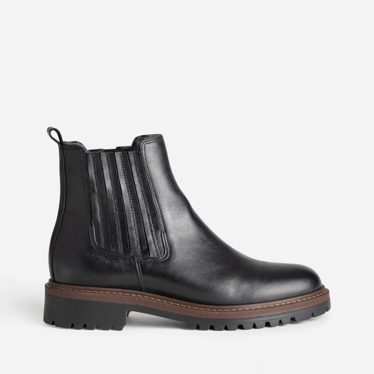 Boots noire en cuir à semelle crantée