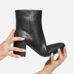 Boots noir en cuir à talon