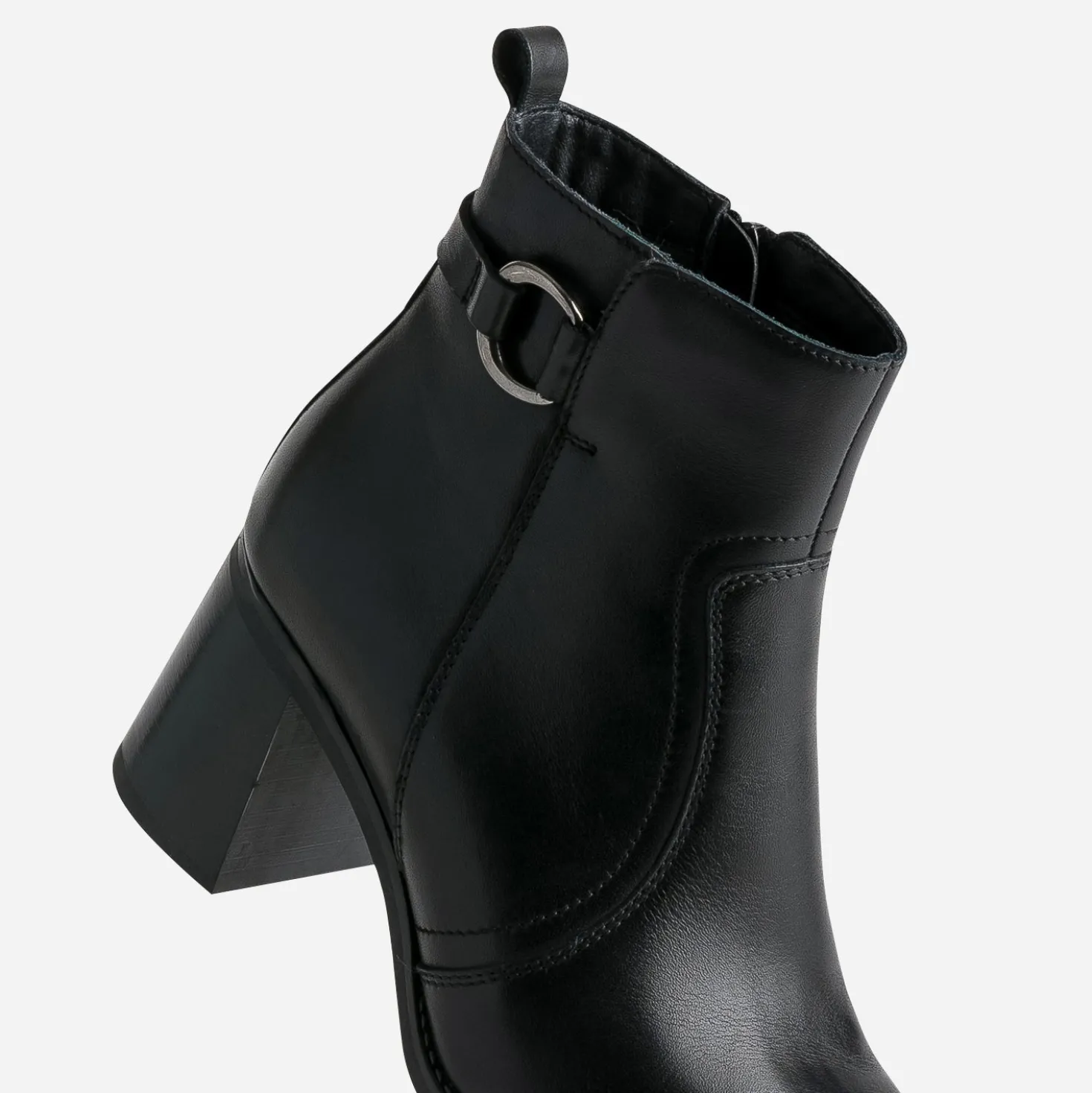 Boots noir en cuir à talon