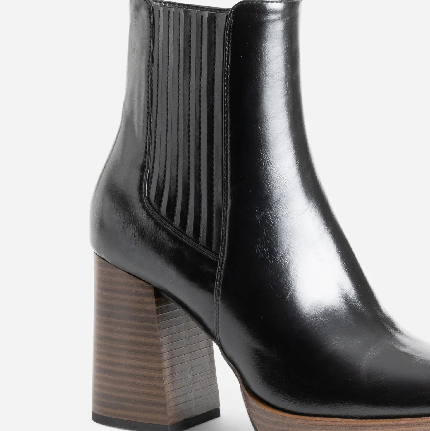 Boots noir à talon esprit rétro