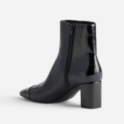 Boots noir verni avec bout droit