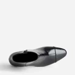 Boots noir verni avec bout droit