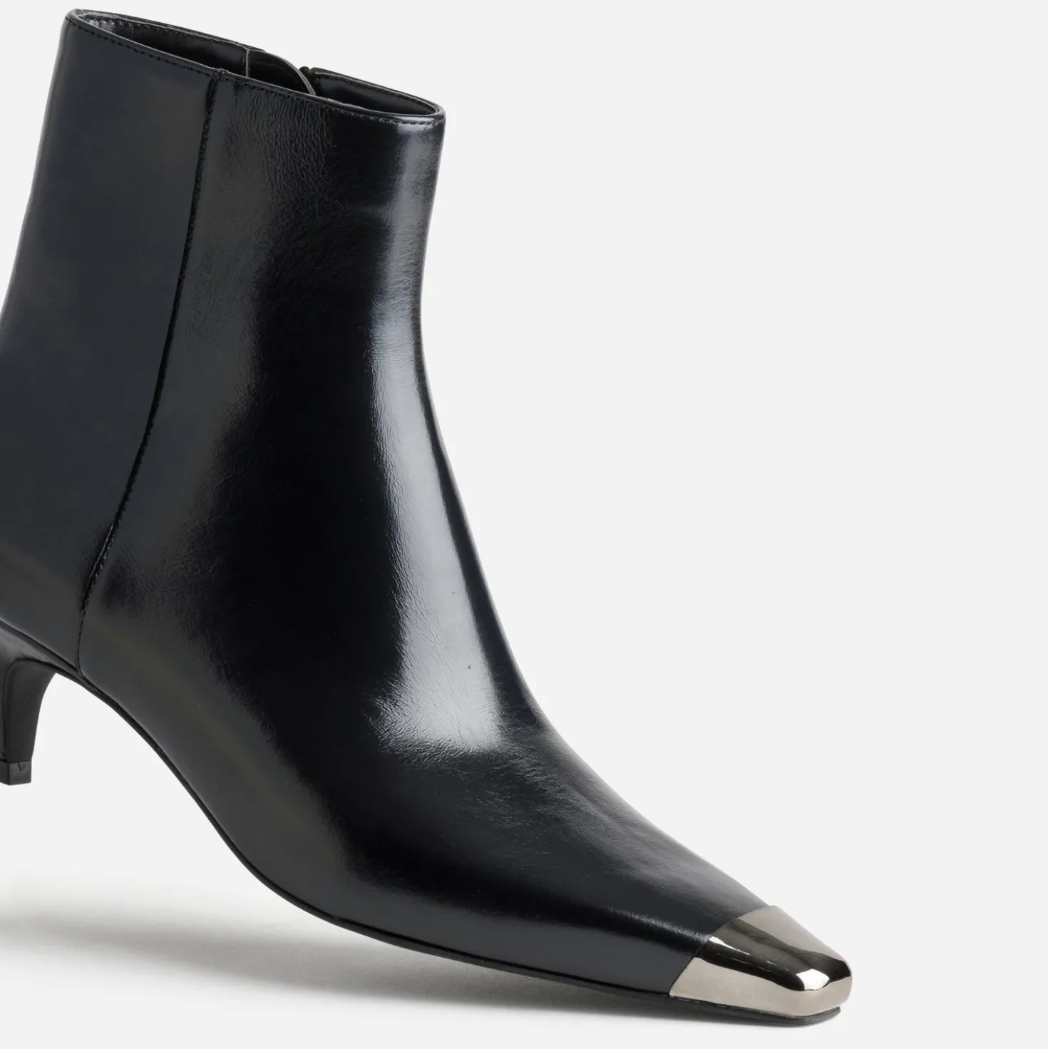 Boots à petit talon noir cuir bout métallisé