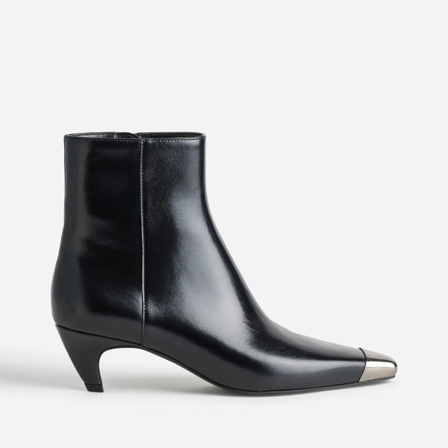 Boots à petit talon noir cuir bout métallisé
