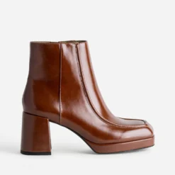 Boots à talon cognac bout carré