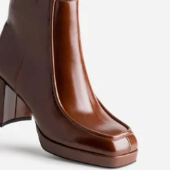 Boots à talon cognac bout carré