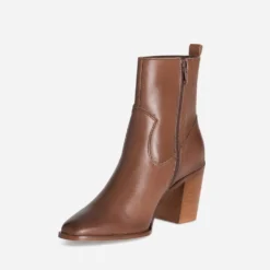 Boots talon en cuir marron