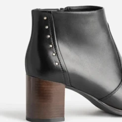 Boots à talon noir cuir détails clous