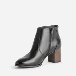 Boots à talon noir cuir détails clous