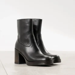 Boots à talon noir en cuir