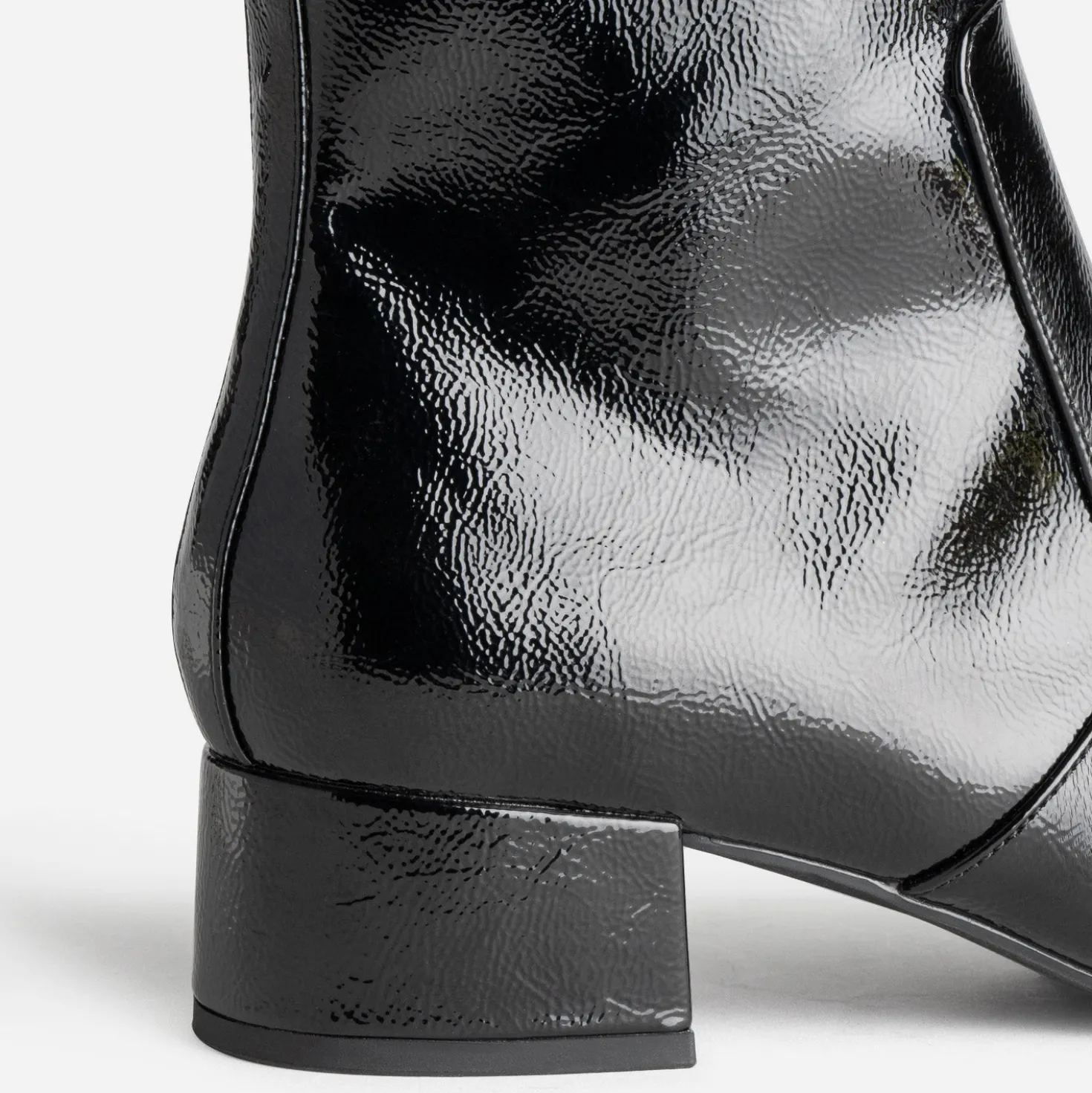 Boots à talon noir verni