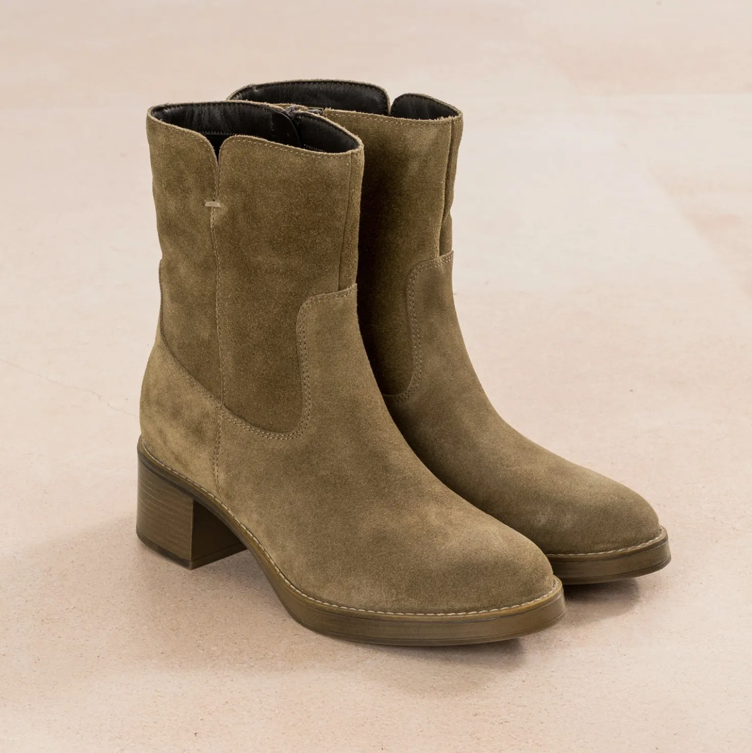 Boots taupe cuir velours