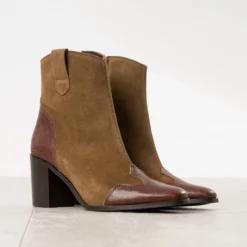 Boots TEXTO cognac cuir velours découpes western