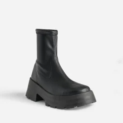 Boots TEXTO noir à semelle épaisse et crantée