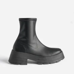 Boots TEXTO noir à semelle épaisse et crantée