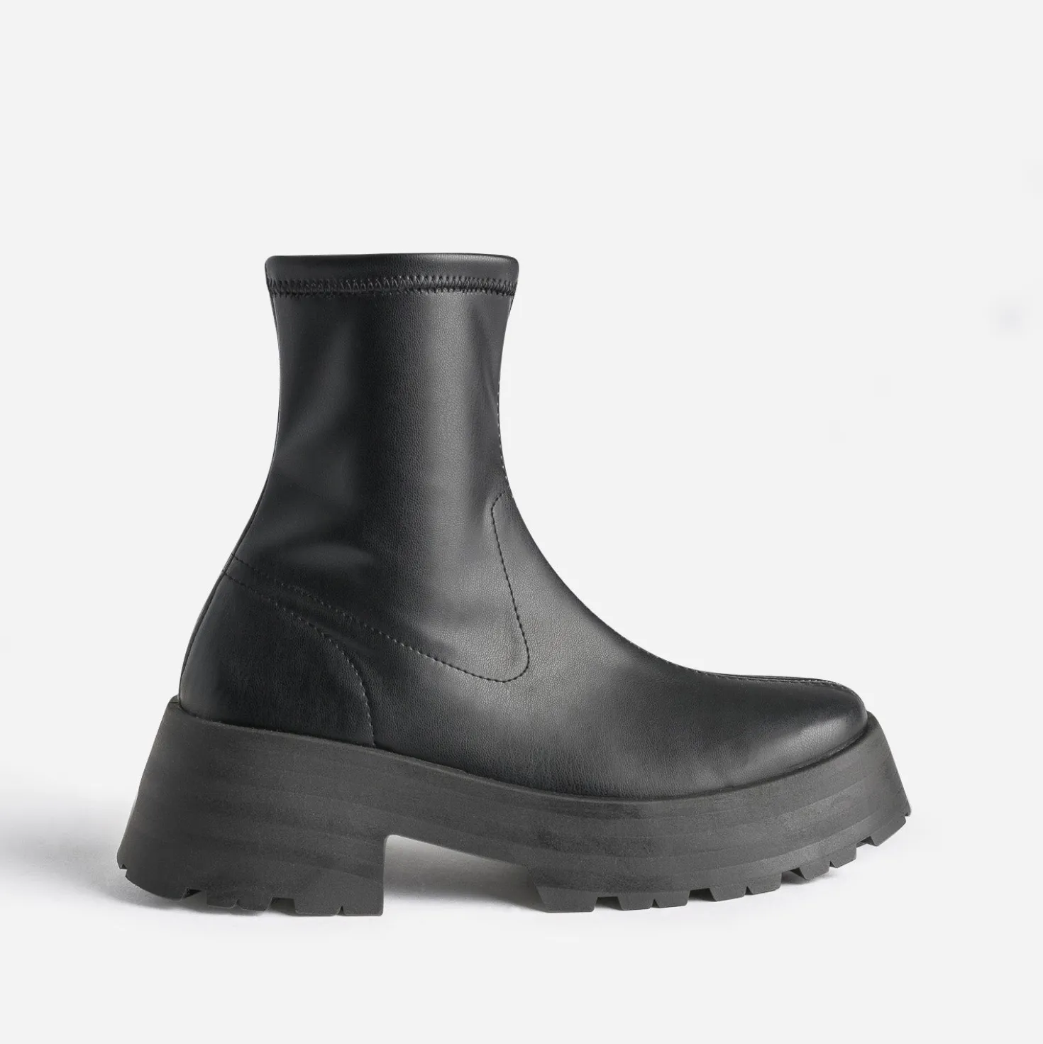 Boots TEXTO noir à semelle épaisse et crantée