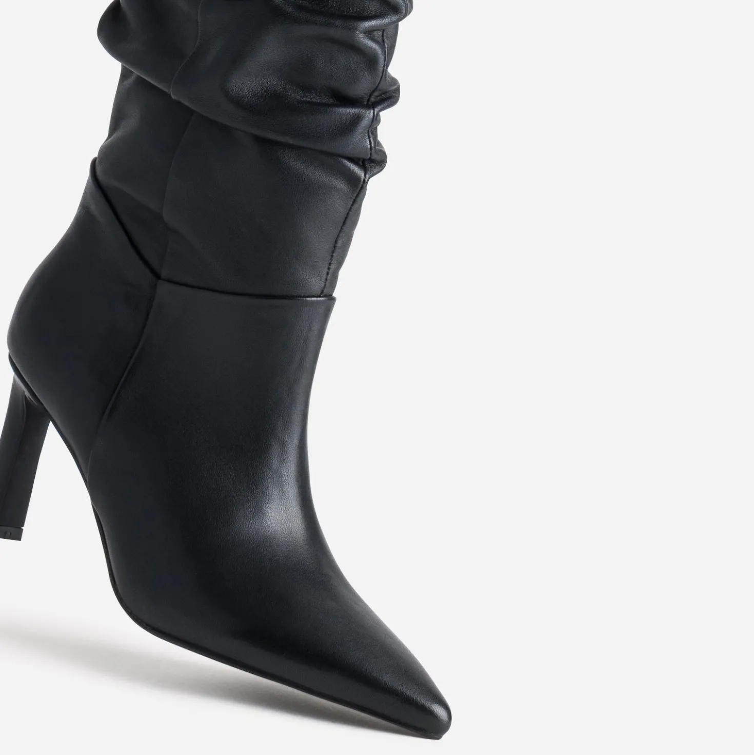 Botte noir cuir drapé