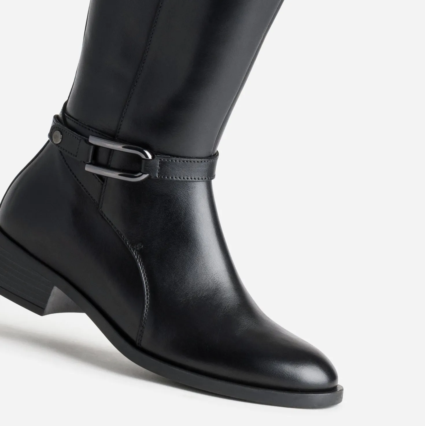 Botte noire cuir décor boucle