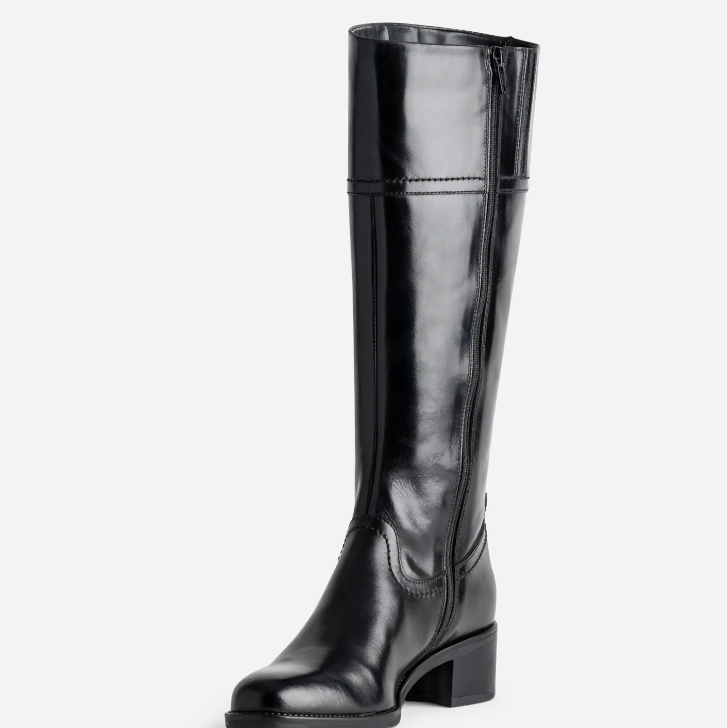 Botte noire en cuir forme cavalière