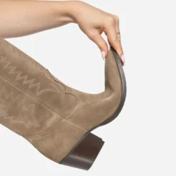 Botte taupe cuir velours éco-conçue esprit santiag
