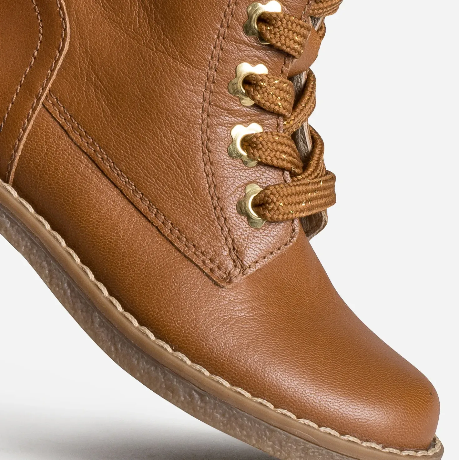 Bottine BUGGY camel cuir œillets-fleurs
