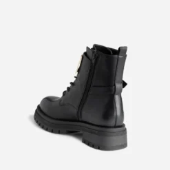 Bottine noire éco-conçue avec boucle