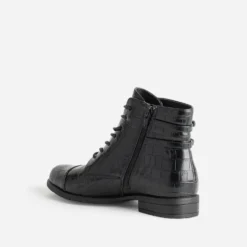Bottine noire embossée effet croco