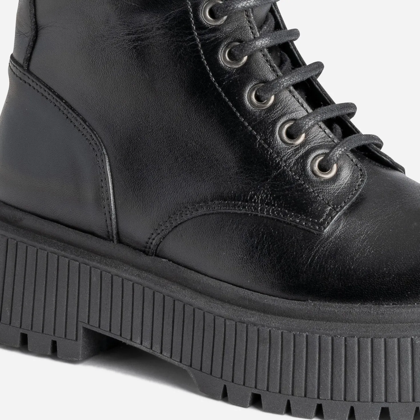 Bottine TEXTO noire en cuir à semelle plateforme