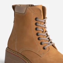 Bottine TEXTO ocre cuir nubuck à semelle crantée