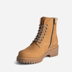 Bottine TEXTO ocre cuir nubuck à semelle crantée