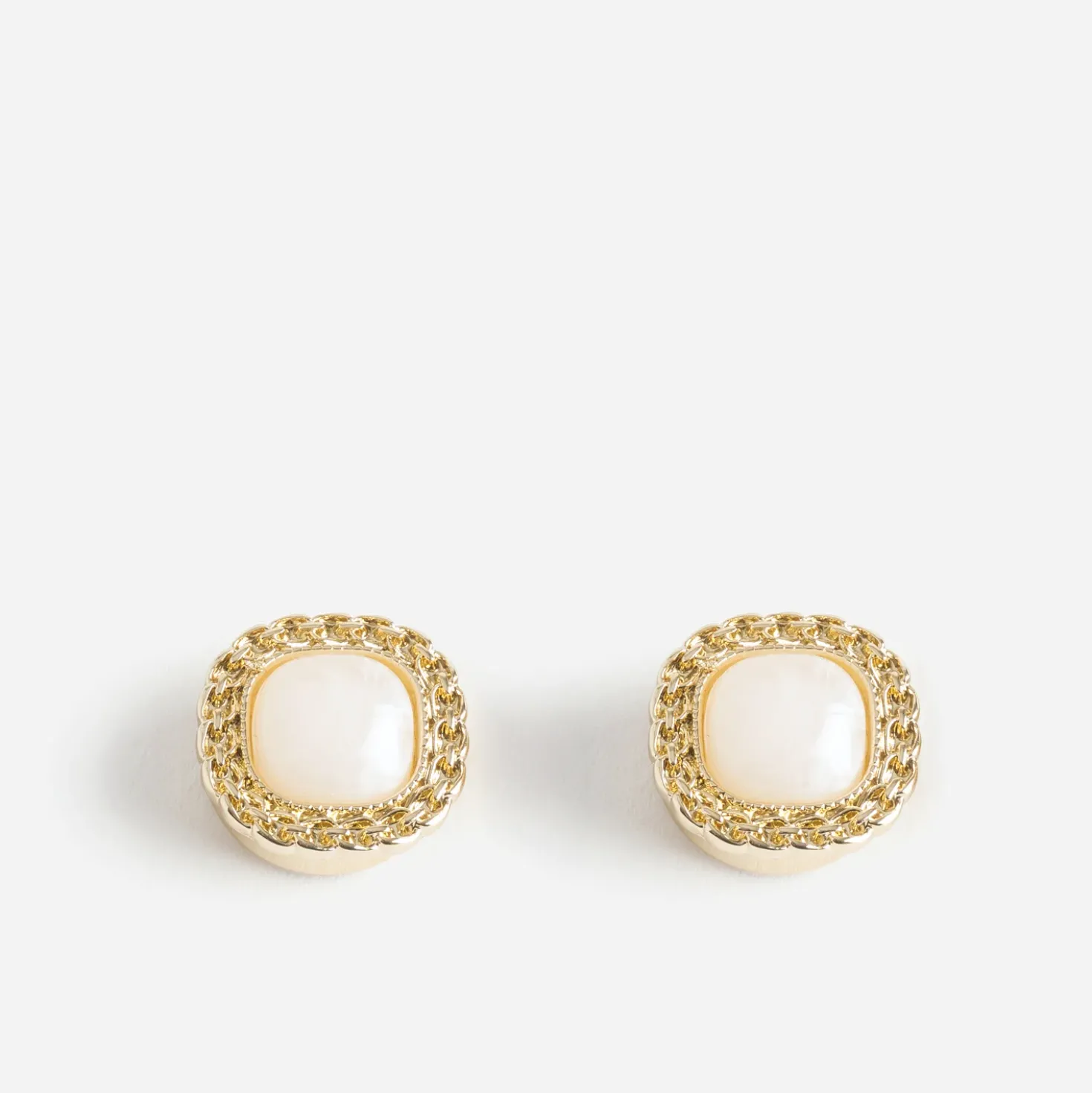 Boutons de manchettes en métal jaune et perles