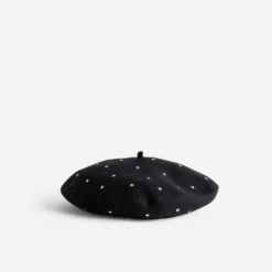 Béret noir décor clous