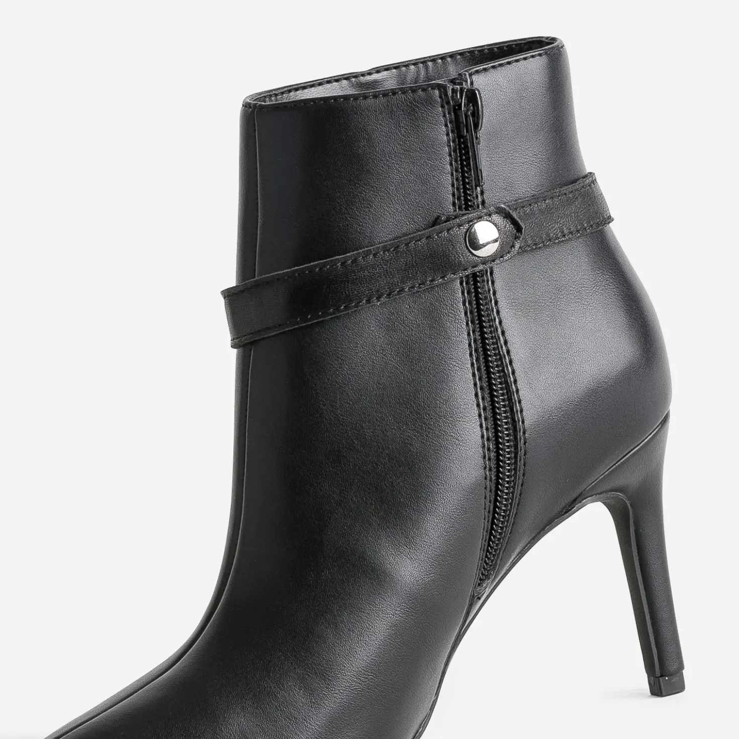 Brides amovibles noires en cuir détail gourmette