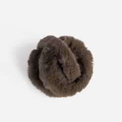 Cache-oreilles marron