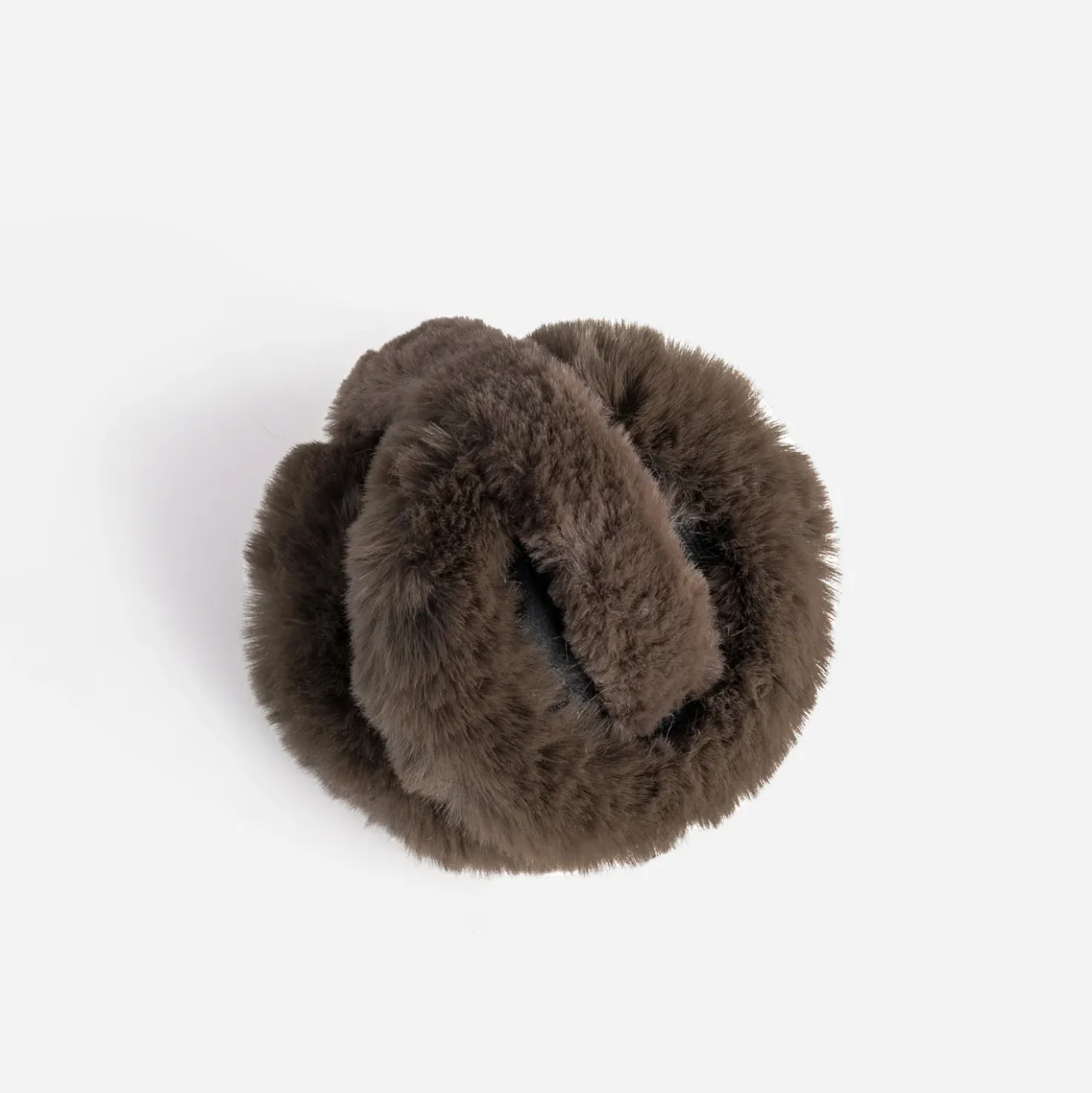 Cache-oreilles marron