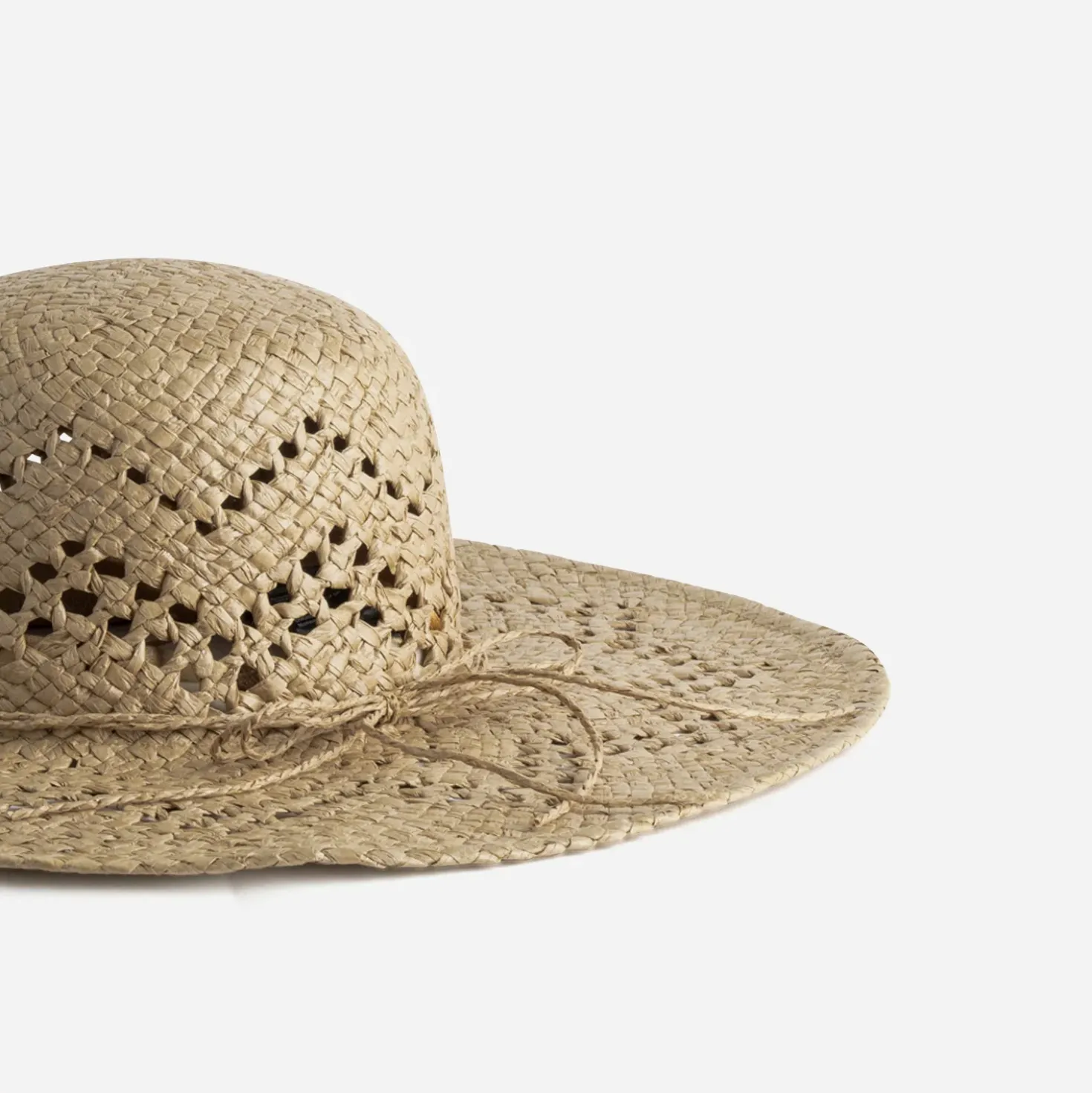 Capeline beige foncé ajourée