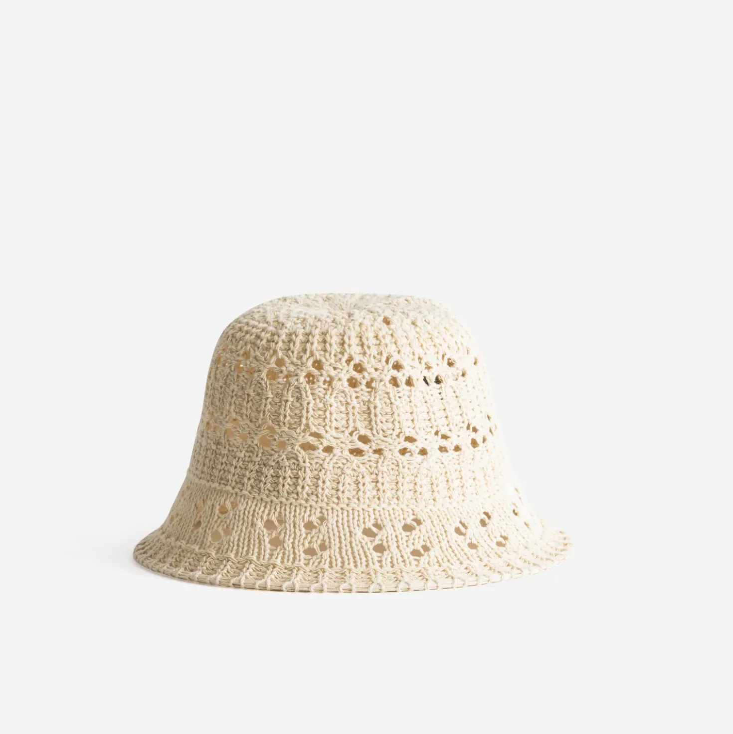 Chapeau cloche beige tressé