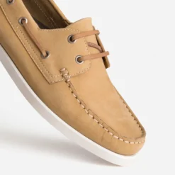 Chaussure-bateau camel cuir nubuck