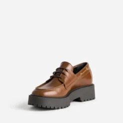 Chaussure-bateau cognac cuir semelle plateforme crantée