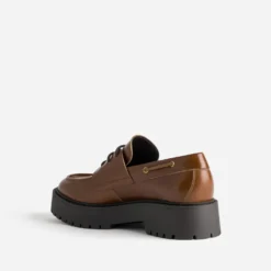Chaussure-bateau cognac cuir semelle plateforme crantée