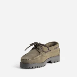 Chaussure-bateau taupe cuir velours