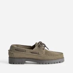 Chaussure-bateau taupe cuir velours