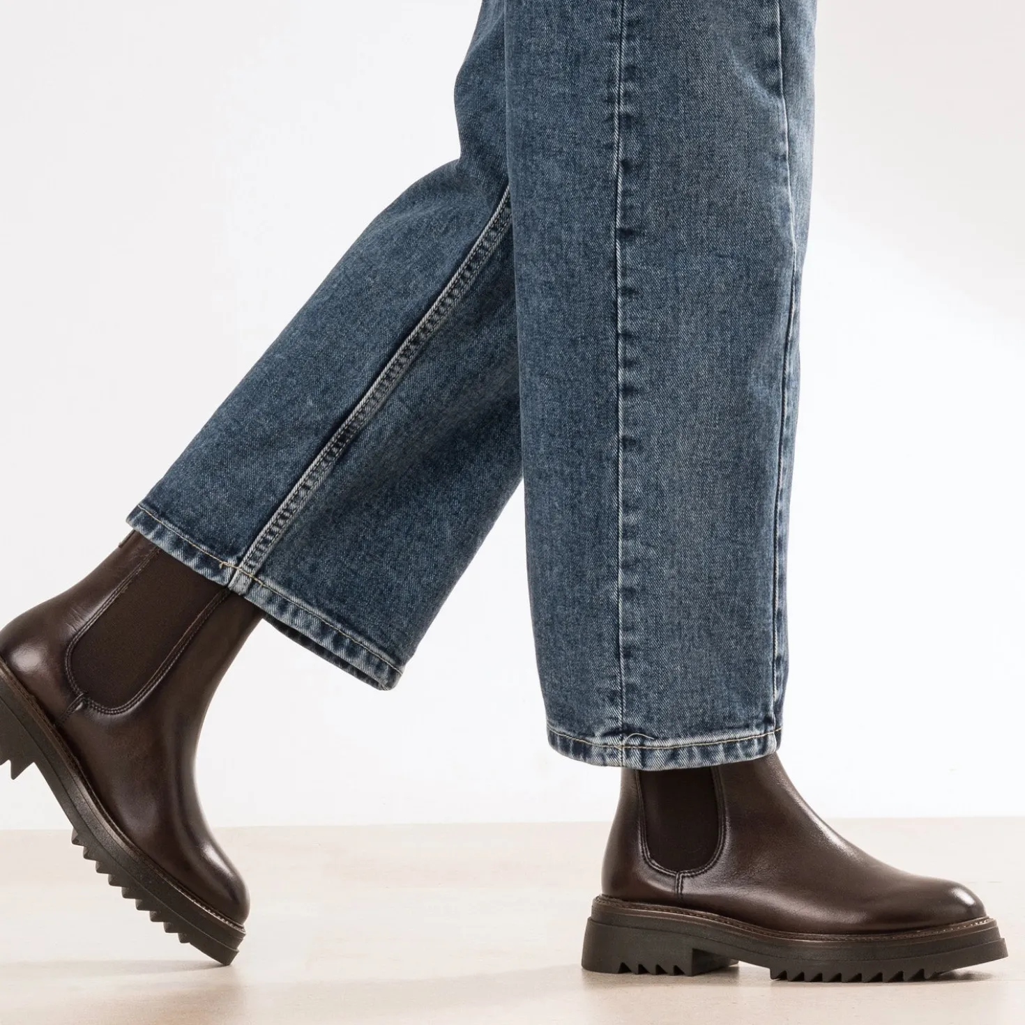 Chelsea boots marron cuir semelle crantée