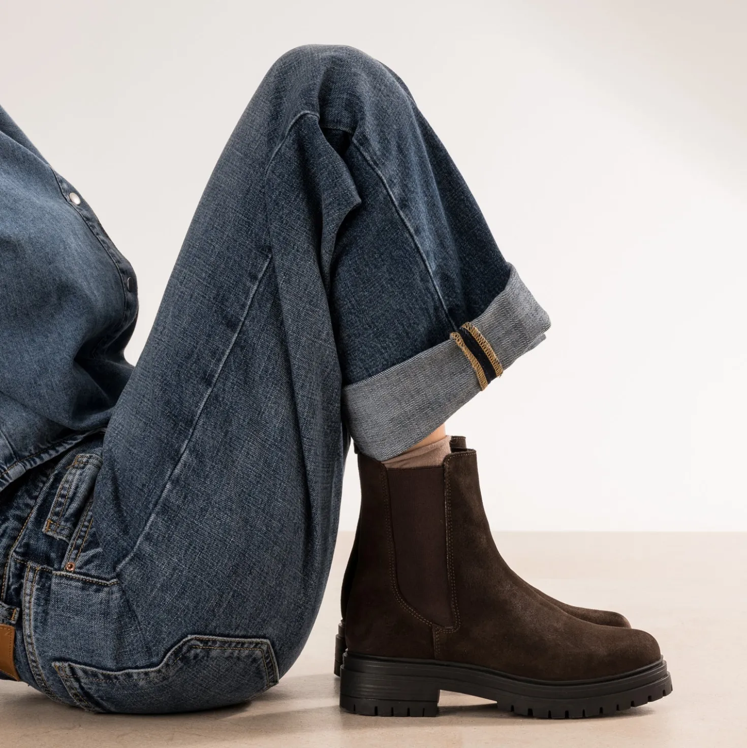 Chelsea boots marron cuir velours semelle crantée