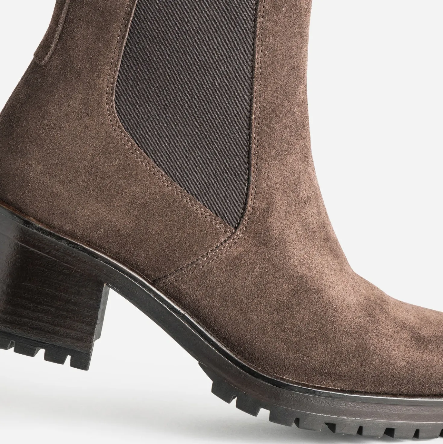 Chelsea boots marron cuir velours cranté