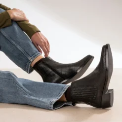 Chelsea boots noir cuir embossé effet croco