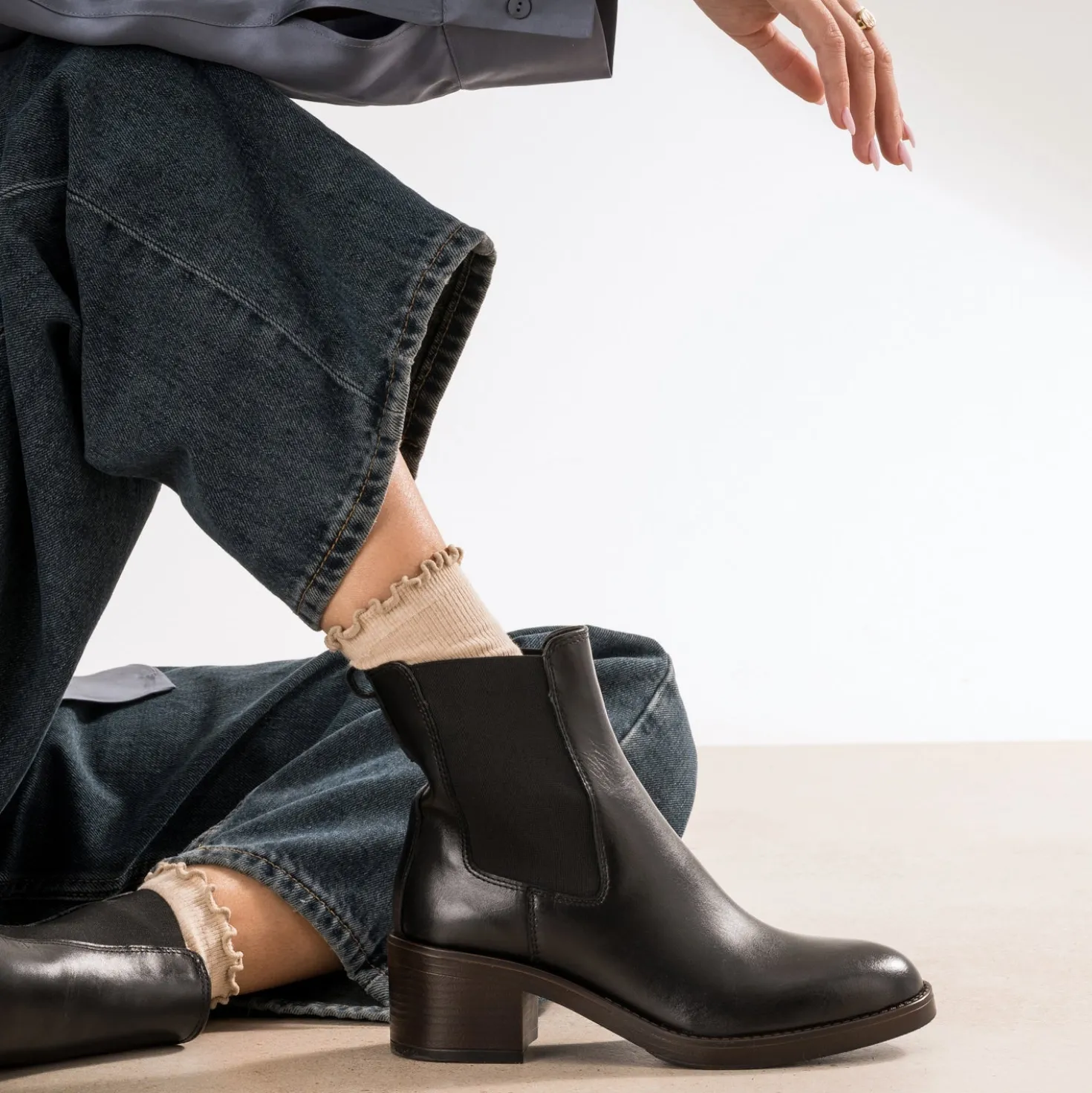 Chelsea boots noir cuir semelle marron
